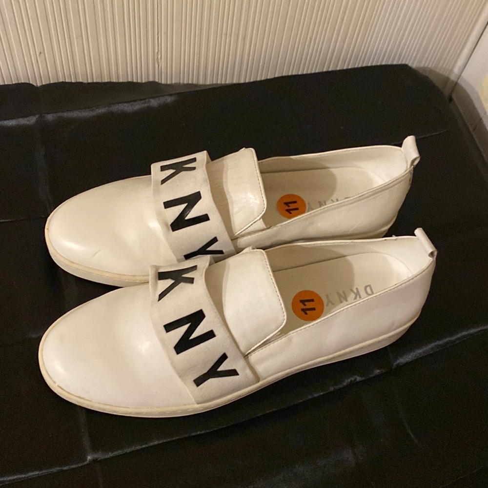 WOMEN sized 11 DKNY SHOES